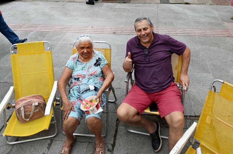 Dona Darcy e Seo Hudsson chegaram cedo para não perder nem um momento