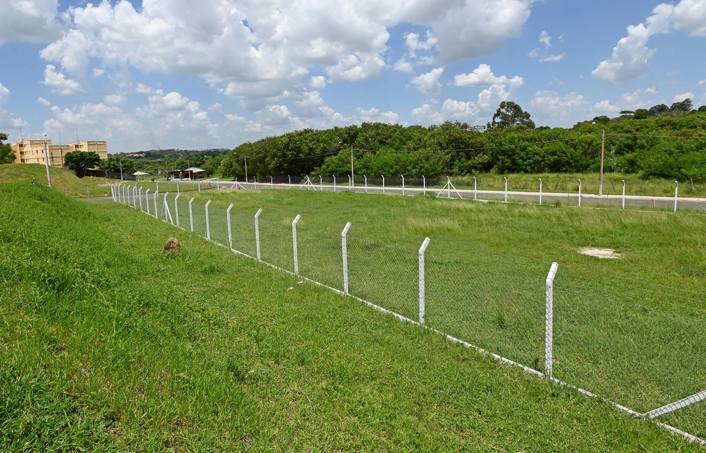 Na Vila União, o Parcão já está cercado e deve receber os "brinquedos" para os pets em breve