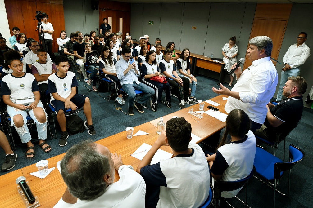 Vice-prefeito Wanderley de Almeida também conversou com os visitantes