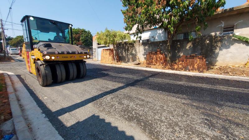 Etapa de asfaltamento é fase final da obra