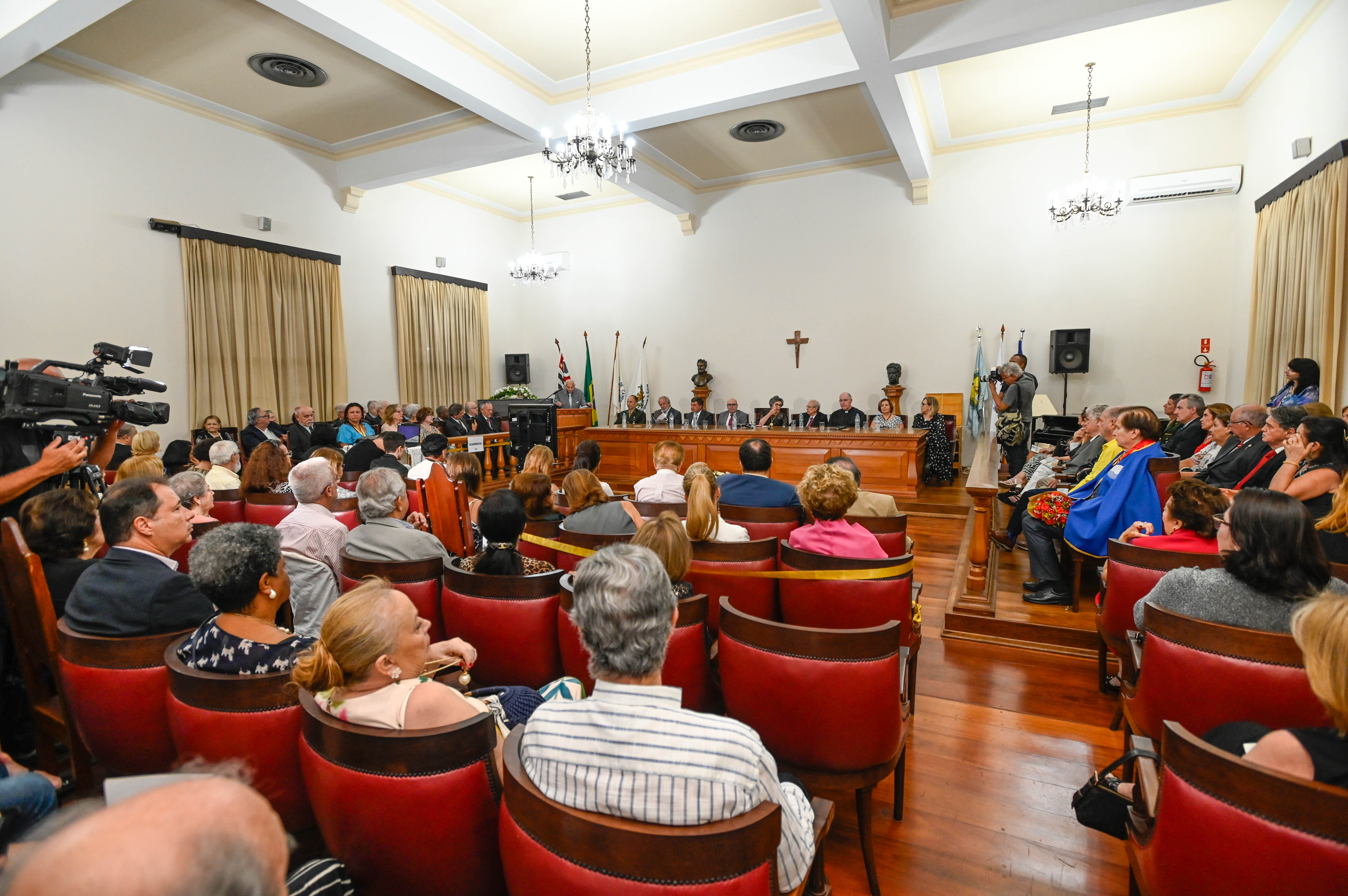 Rogério Capela Autoridades, acadêmicos, amigos e familiares prestigiaram a cerimônia