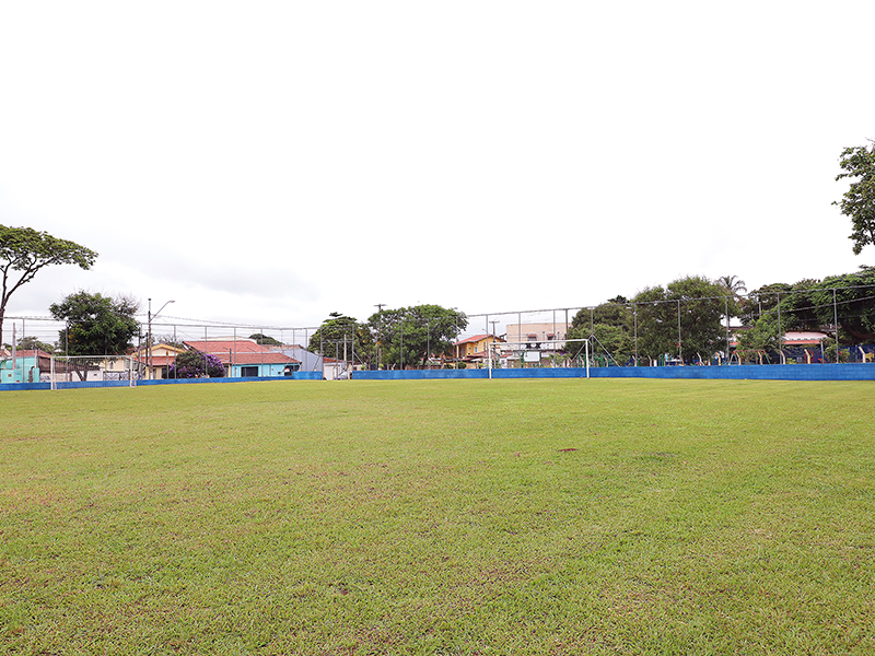 Um dos campos a ser recuperado é o da Praça de Esportes Orestes Laércio Aulicínio, no Jardim Santa Mônica