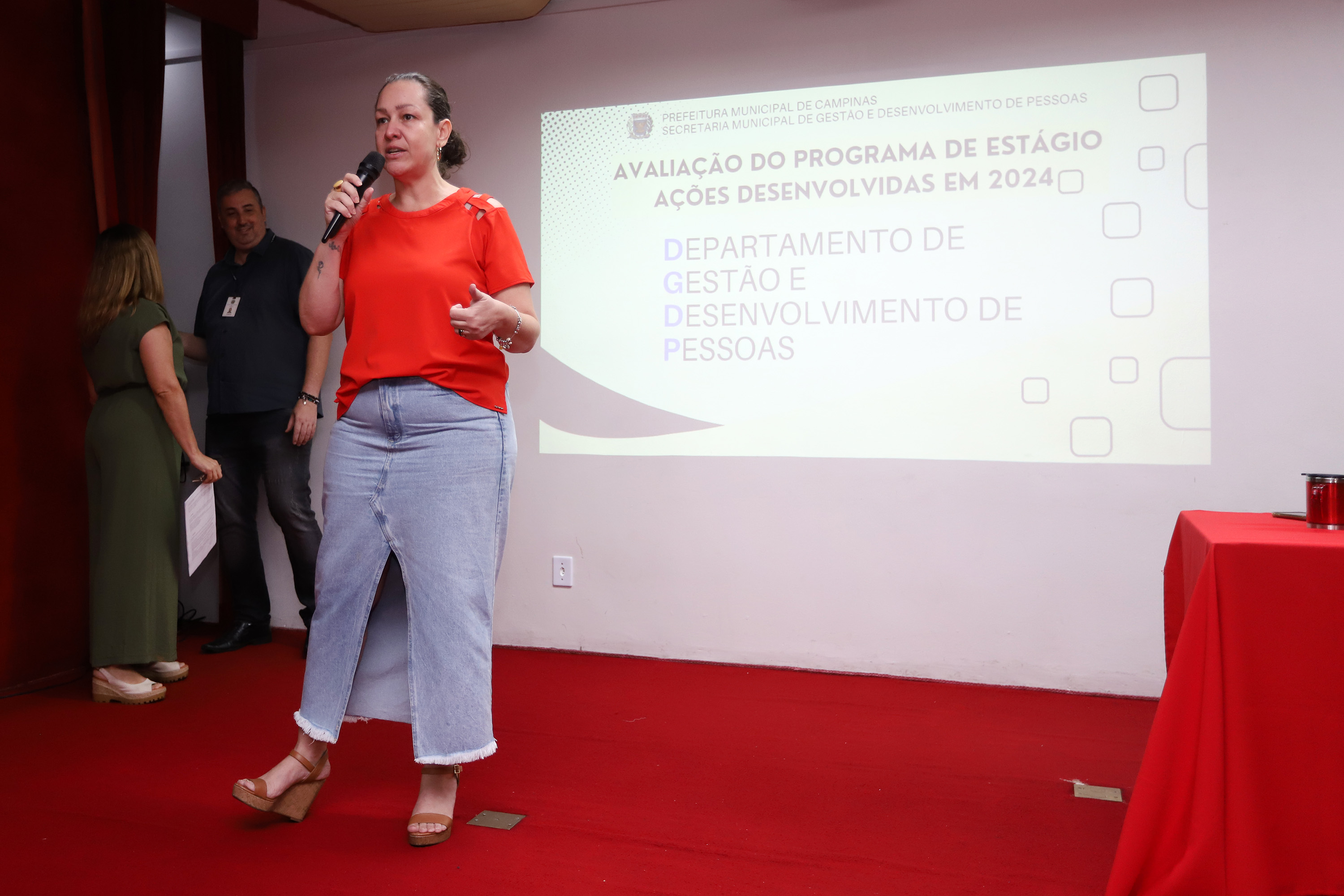 Karina Locatelli: "Queremos aprimorar cada vez mais o atual Programa de Estágio da Prefeitura"