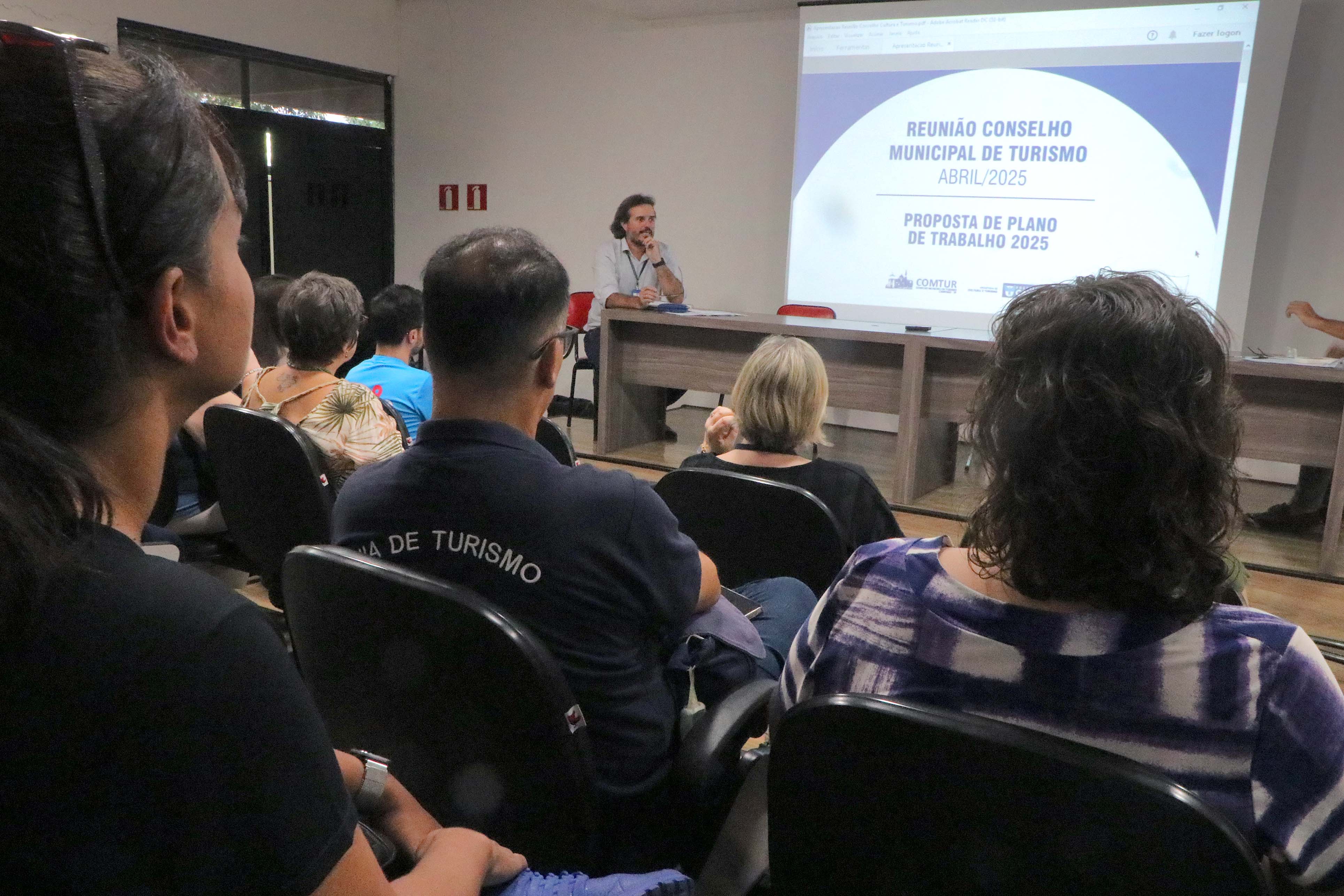 Encontro reuniu conselheiros e representantes de entidades ligadas ao setor de turismo