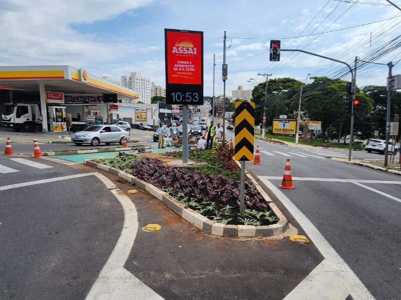 Jardim instalado tem a função de absorver as águas pluviais