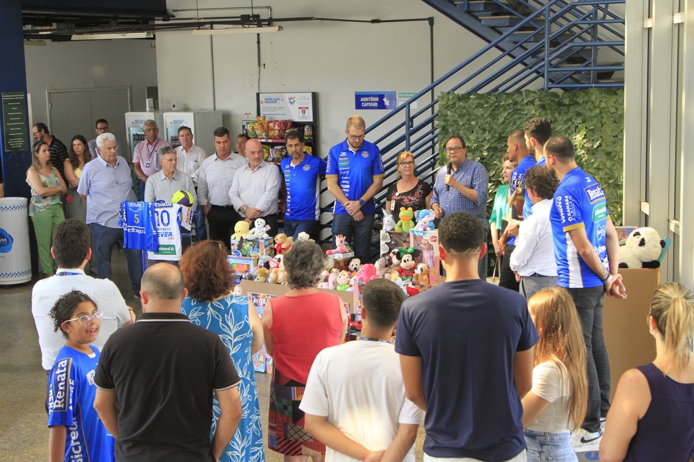 Ontem, 30/10, equipe do Vôlei Campinas levou sua parte da contribuição, arrecadada na final do Campeonato Paulista