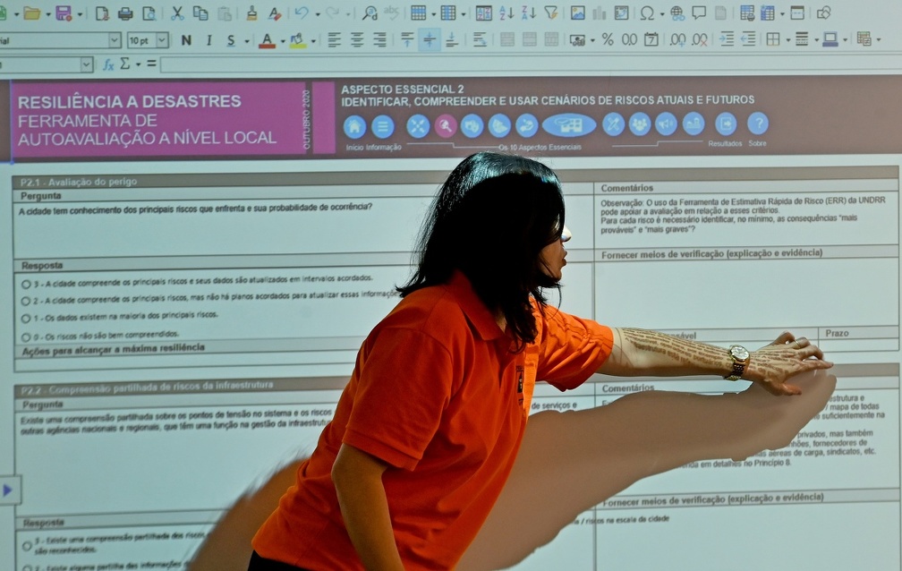 Agente da Defesa Civil expõe ferramentas da autoavaliação