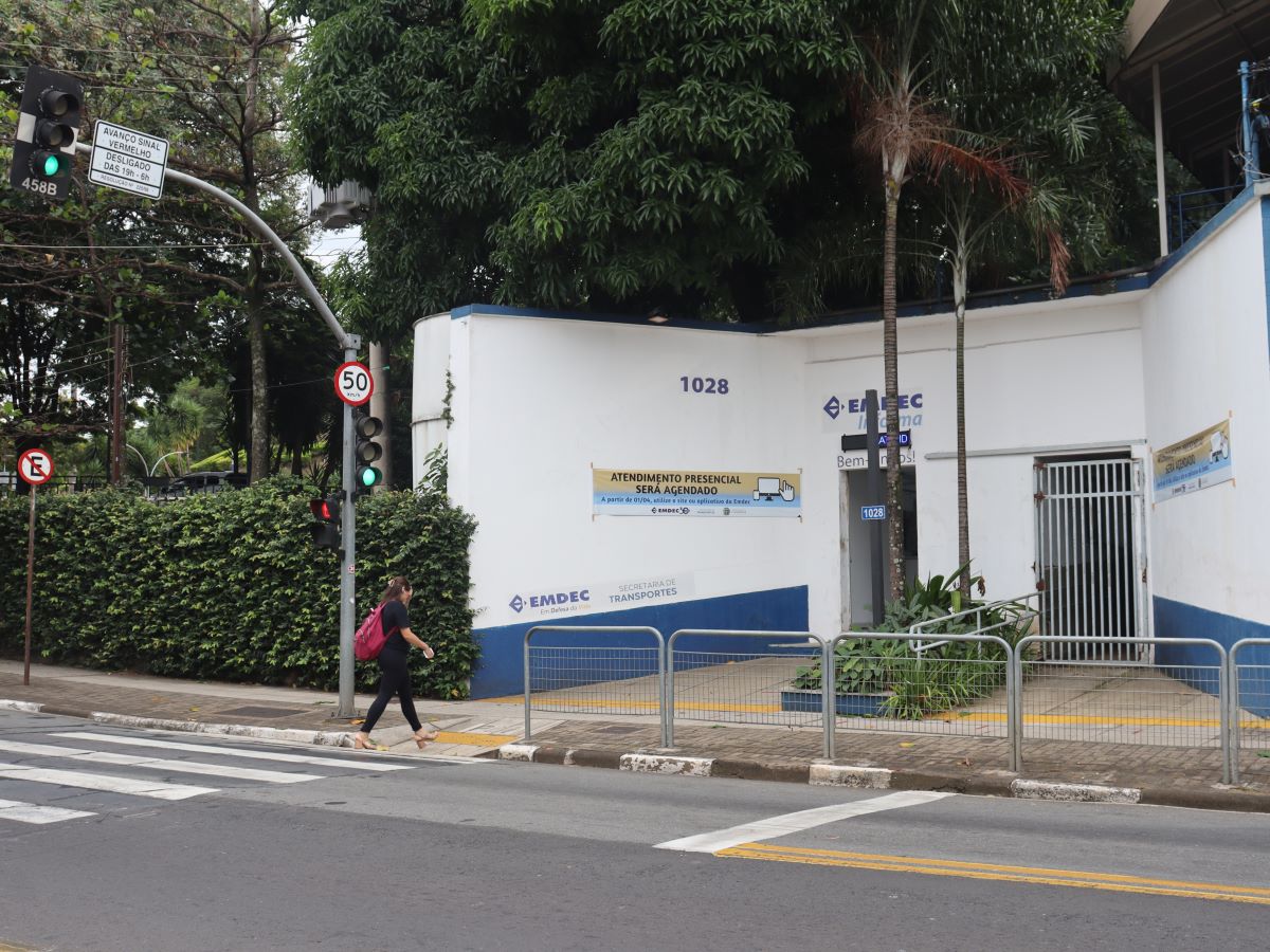 Sede da Emdec fica na Vila Industrial; há vagas em nível médio, técnico e superior