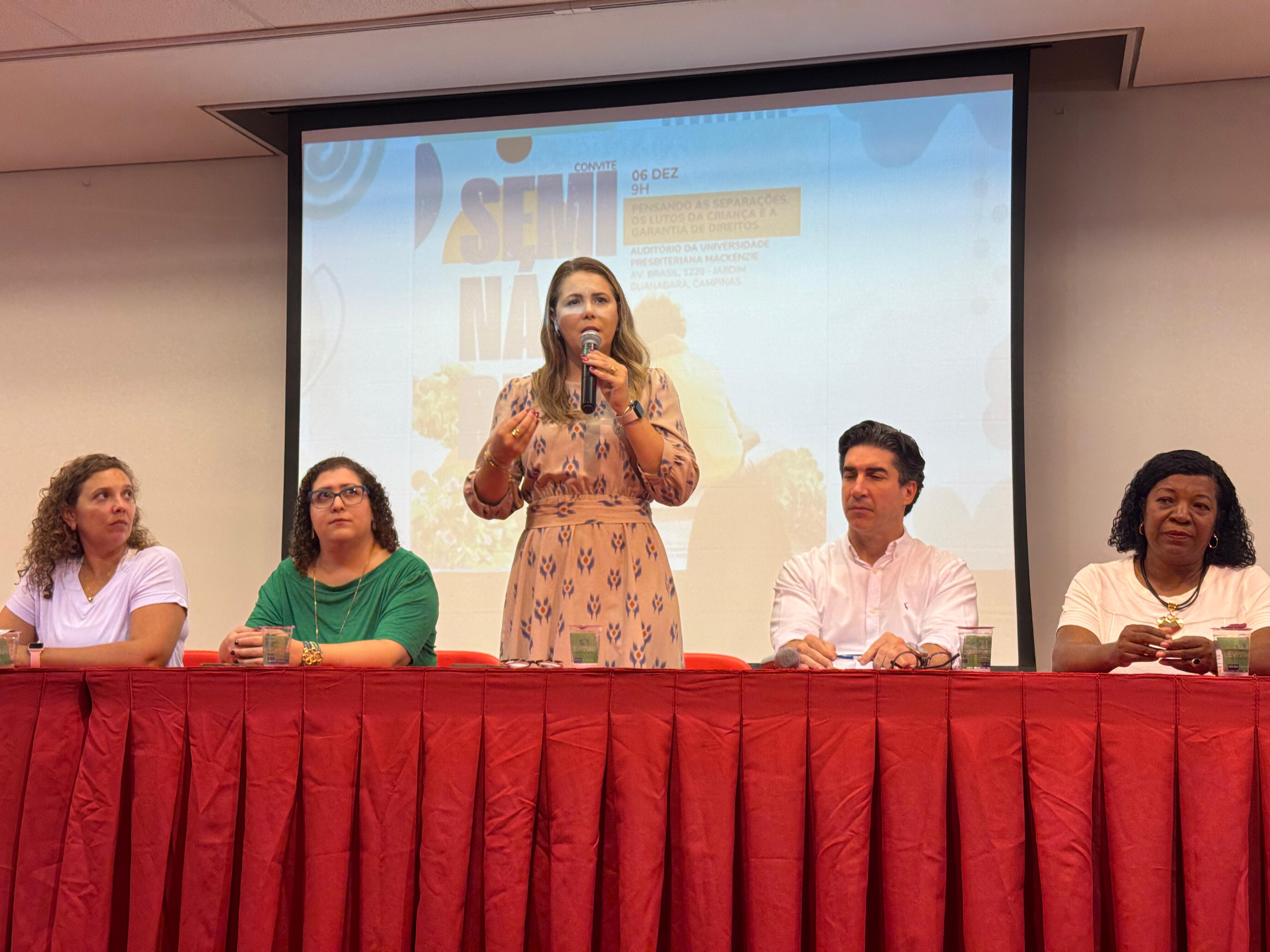 Secretária Vandecleya Moro durante a abertura do evento, na manhã desta sexta-feira