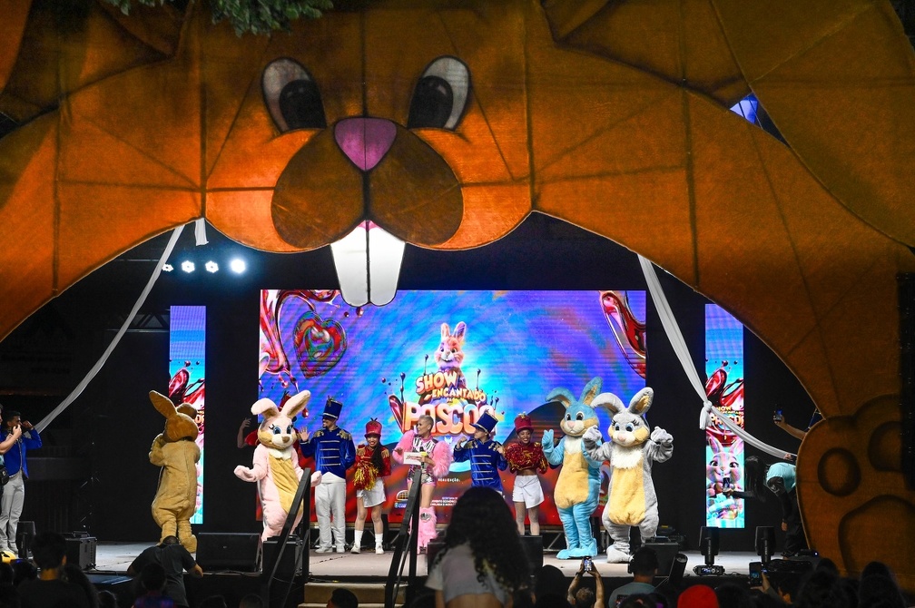Rogério Capela Show Encantado de Páscoa levou encanto e magia ao Jardim Esmeraldina
