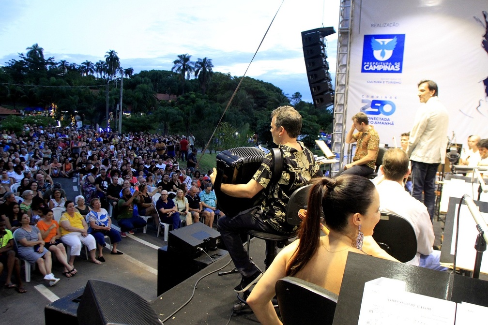 Público cantou junto com a Sinfônica