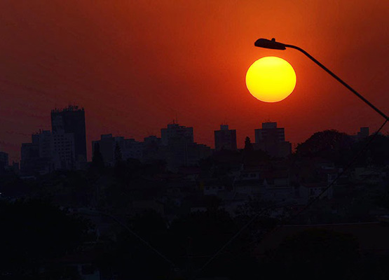 O aumento das temperaturas, eventos climáticos extremos e mudanças nos padrões de precipitação são alguns dos desafios enfrentados pela cidade