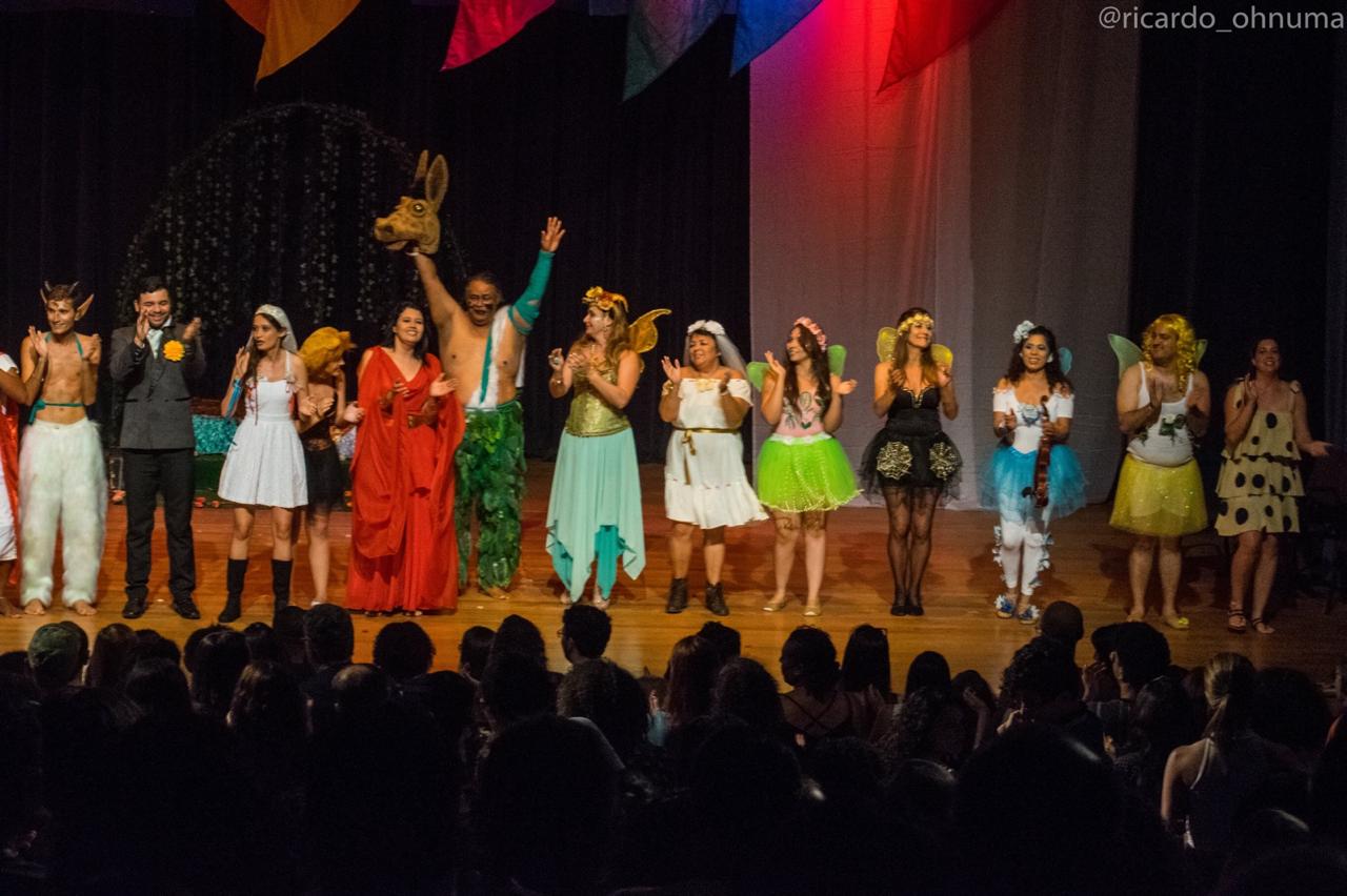 Peça combina elementos nordestinos com comedia e romance