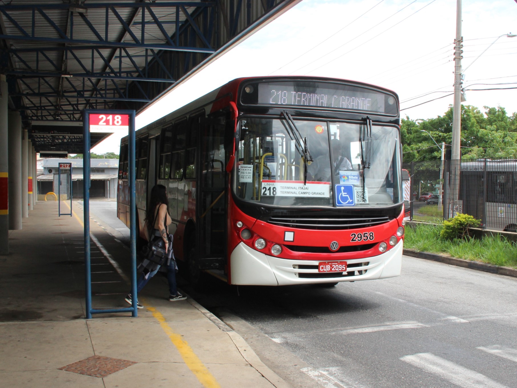 Obra no Terminal Itajaí é parte do processo de requalificação dos terminais urbanos, coordenado pela Emdec