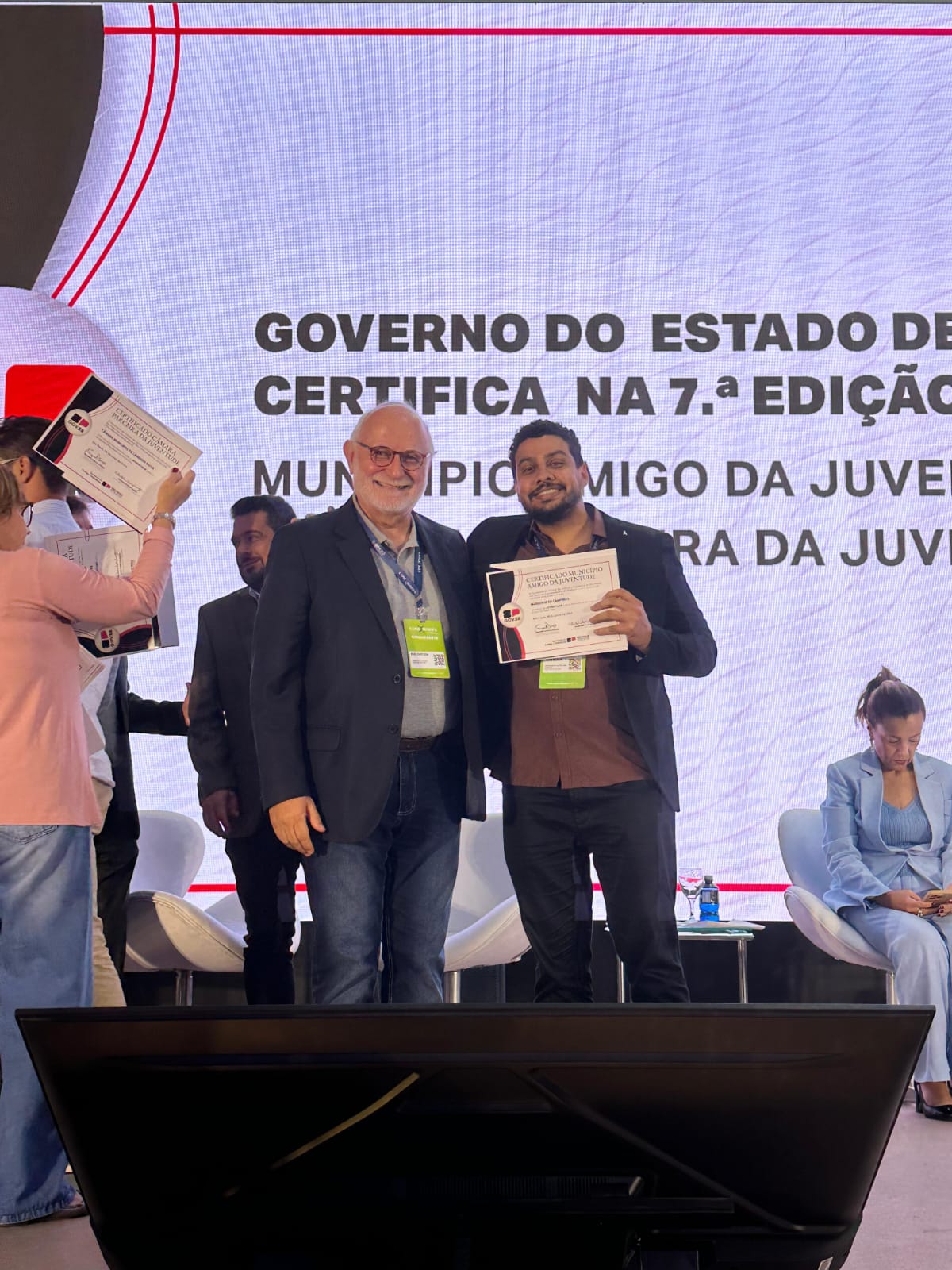 Felipe Gonçalves, da Coordenadoria Departamental de Políticas para a Juventude, recebeu o certificado em nome de Campinas