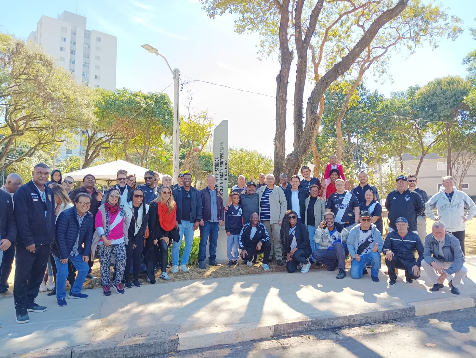 Associação comemorou os 124 anos com totem e placa que marcam a história do time 