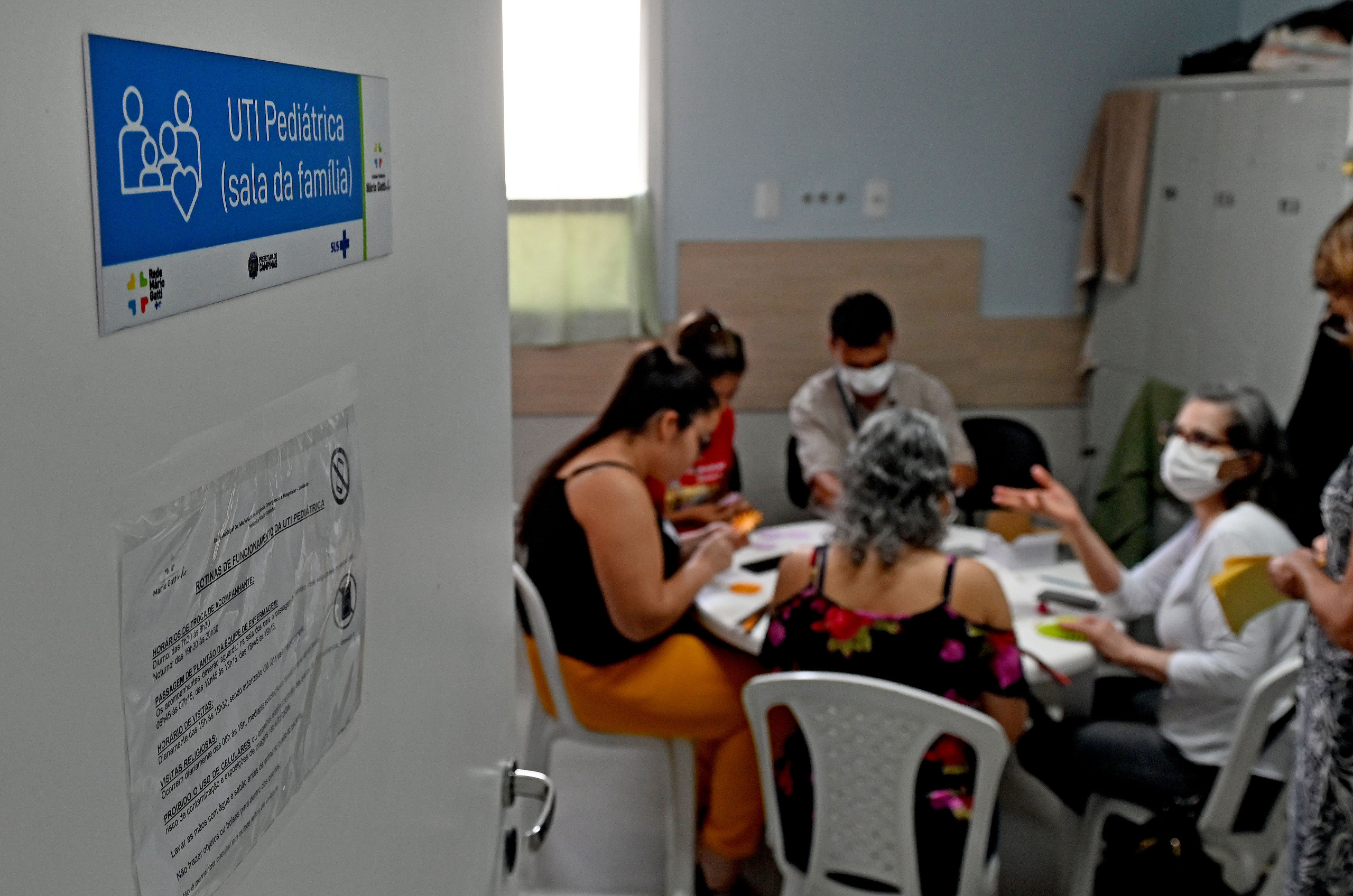 Encontros ocorrem na Sala das Mães da UTI pediátrica