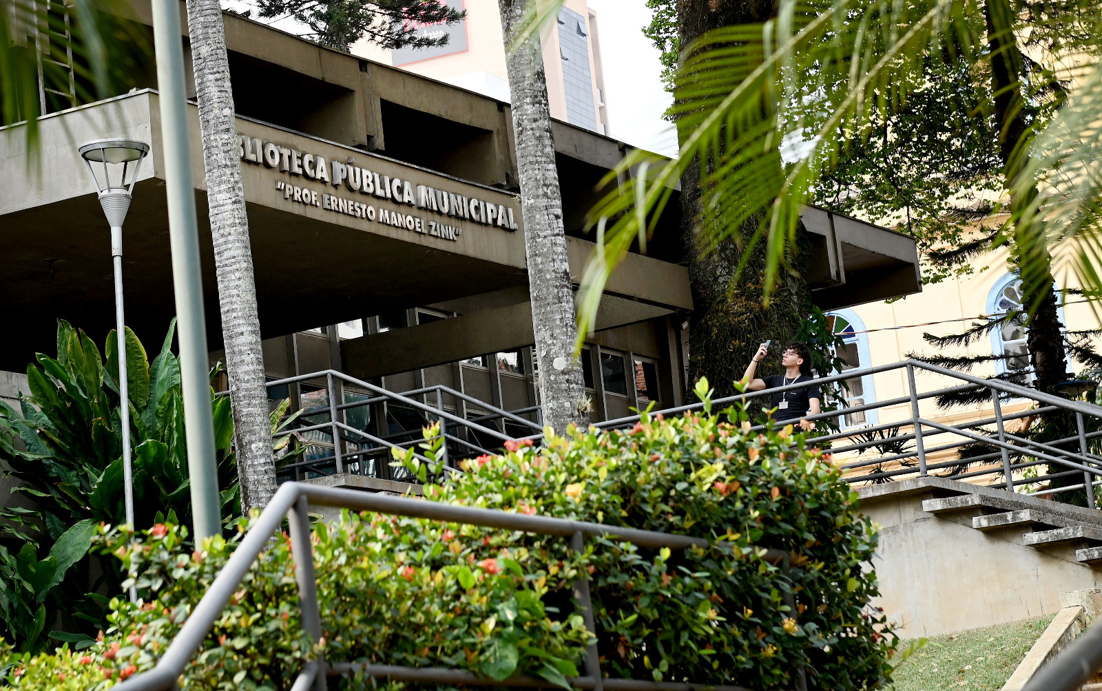 Biblioteca Pública Municipal “Professor Ernesto Manoel Zink"