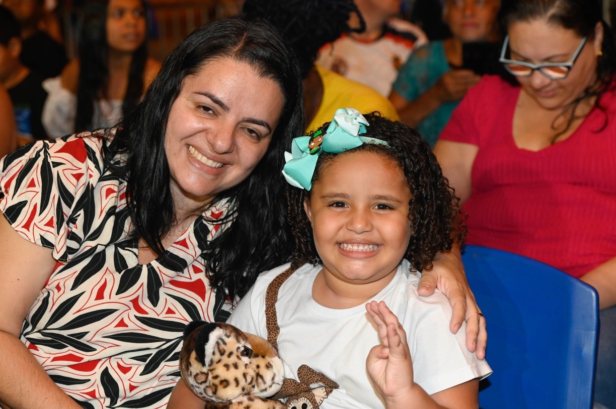 Vanessa Leonardo com a filha Giovanna