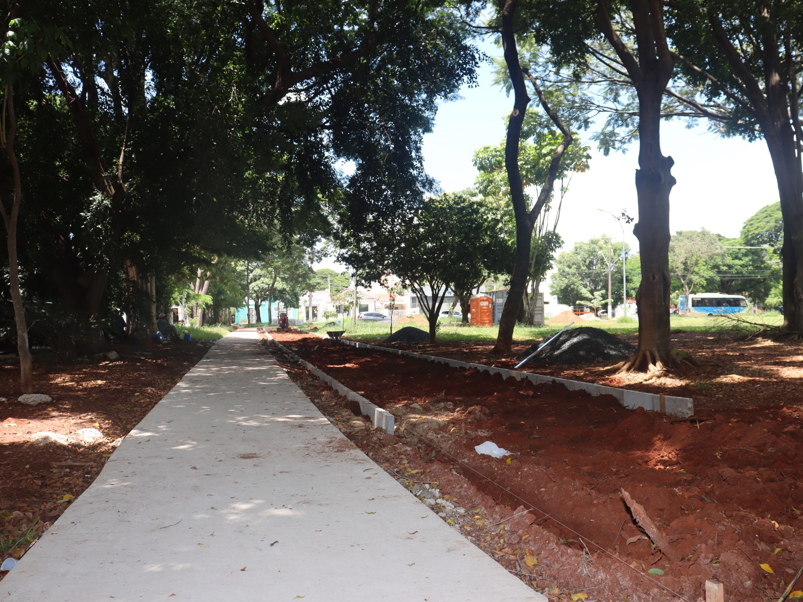 Ciclovia terá o formato de "U" no entorno da praça, em espaço separado da pista de caminhada