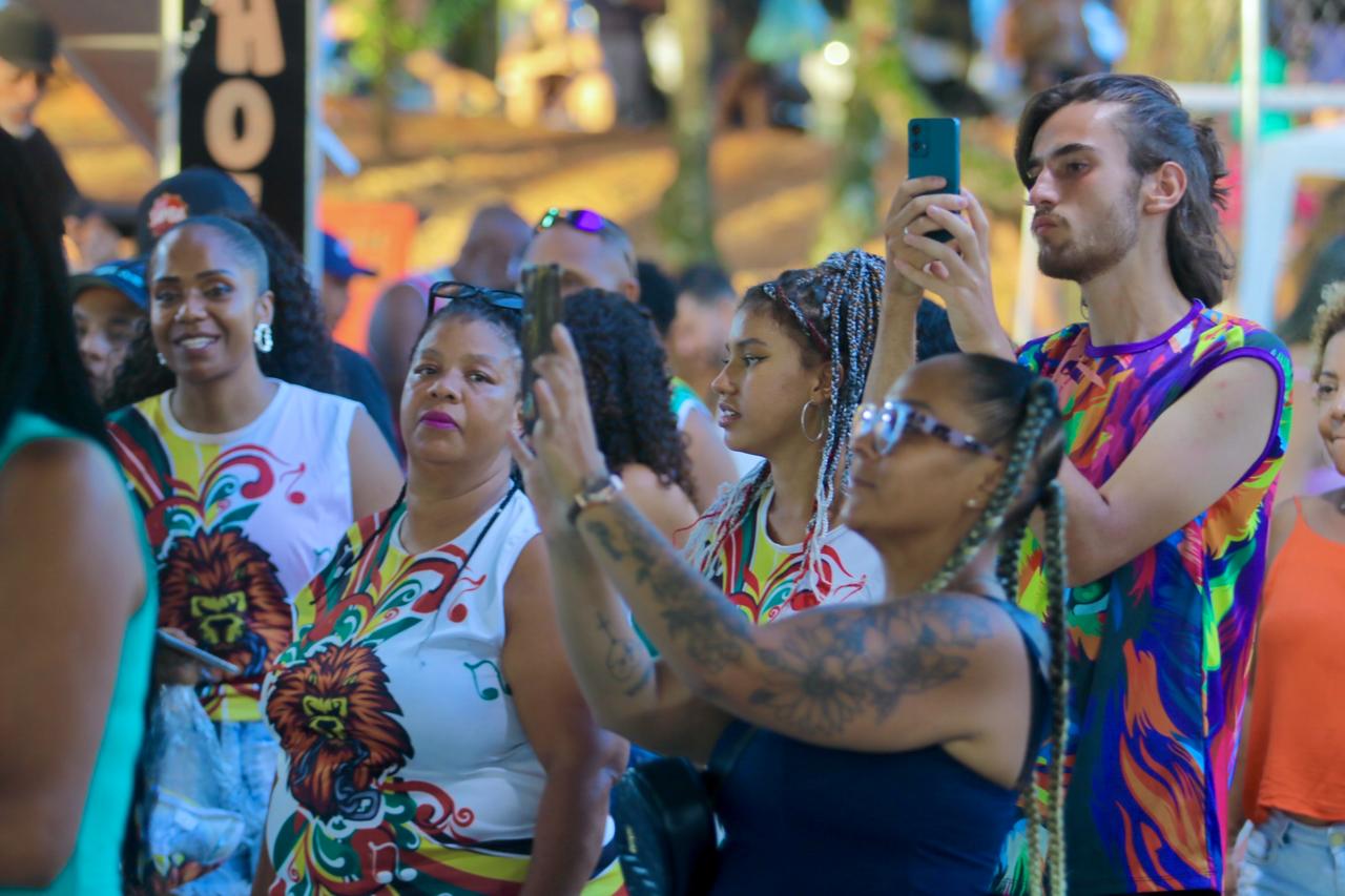 Público lotou as ruas, mesmo sob forte calor em Campinas