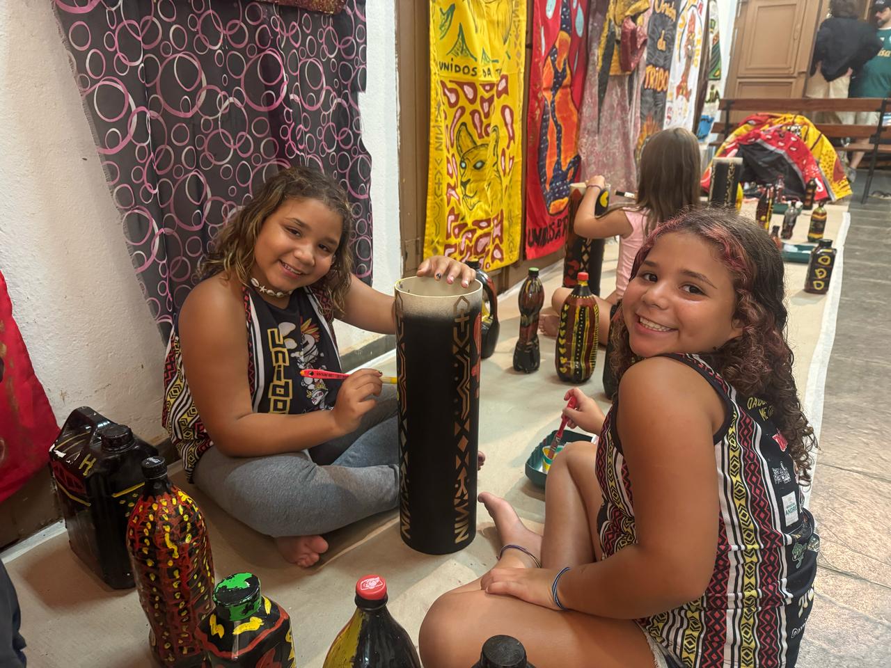 Projeto leva aprendizado, diversão e contato com o universo carnavalesco para crianças