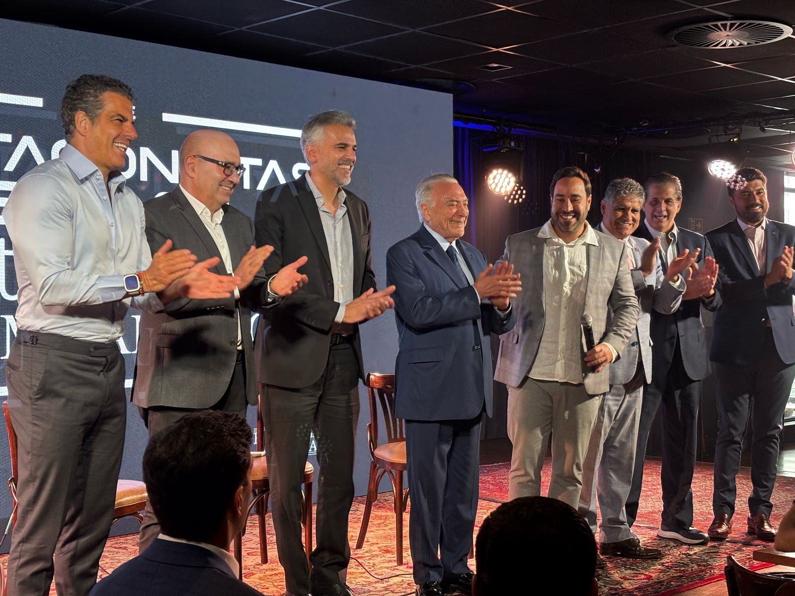 Divulgação Dário com Gustavo Reis, Michel Temer e outras autoridades no evento