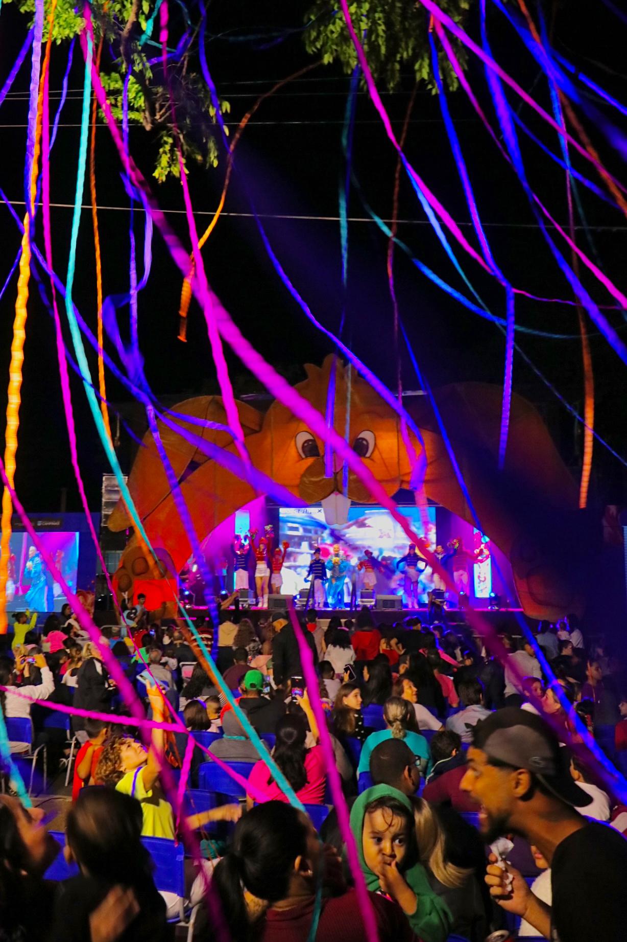 Além do show principal, o público foi presenteado com apresentações especiais de personagens icônicos 