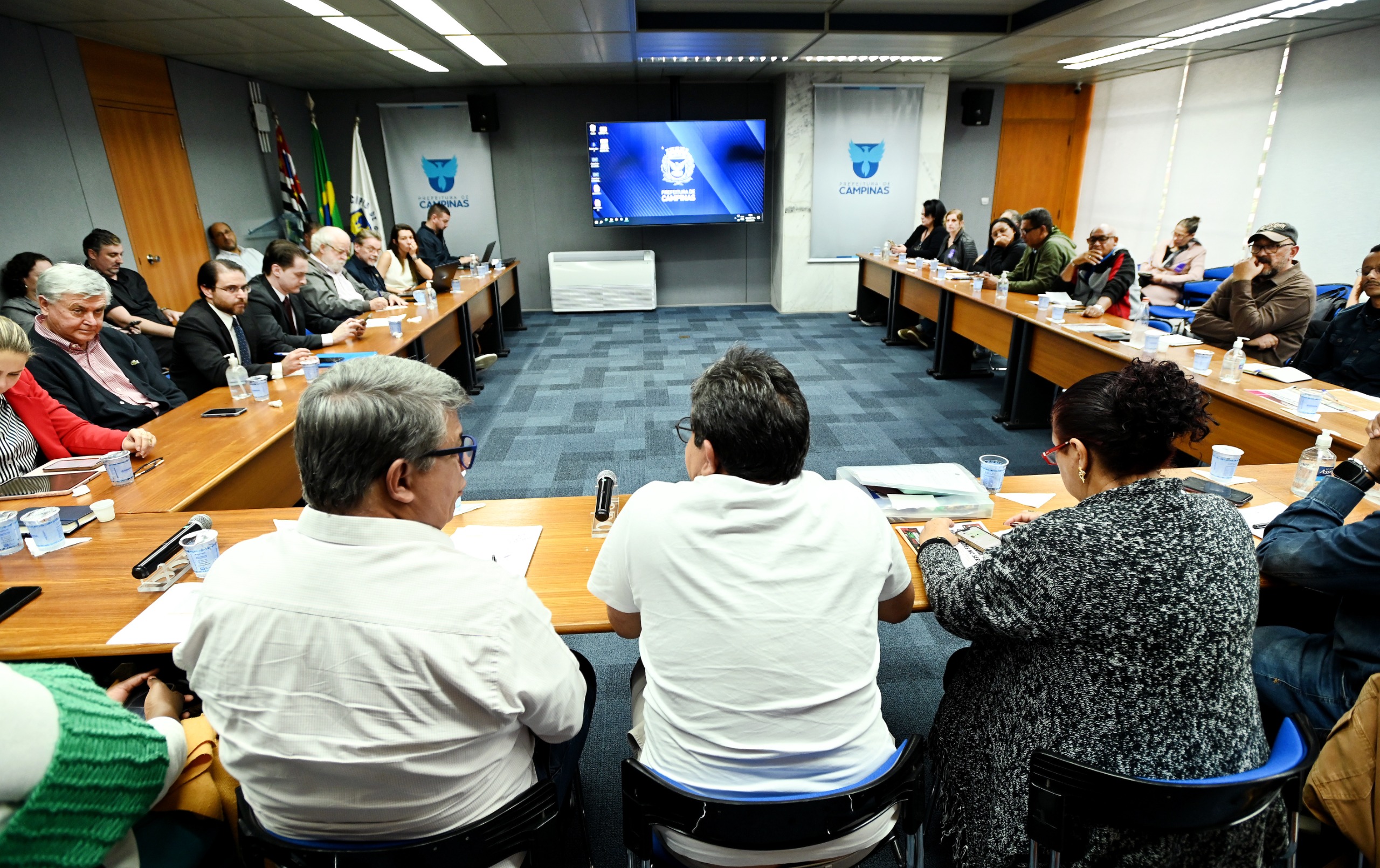 Carlos Bassan Rodada de negociação foi realizada na Sala Azul do Paço Municipal