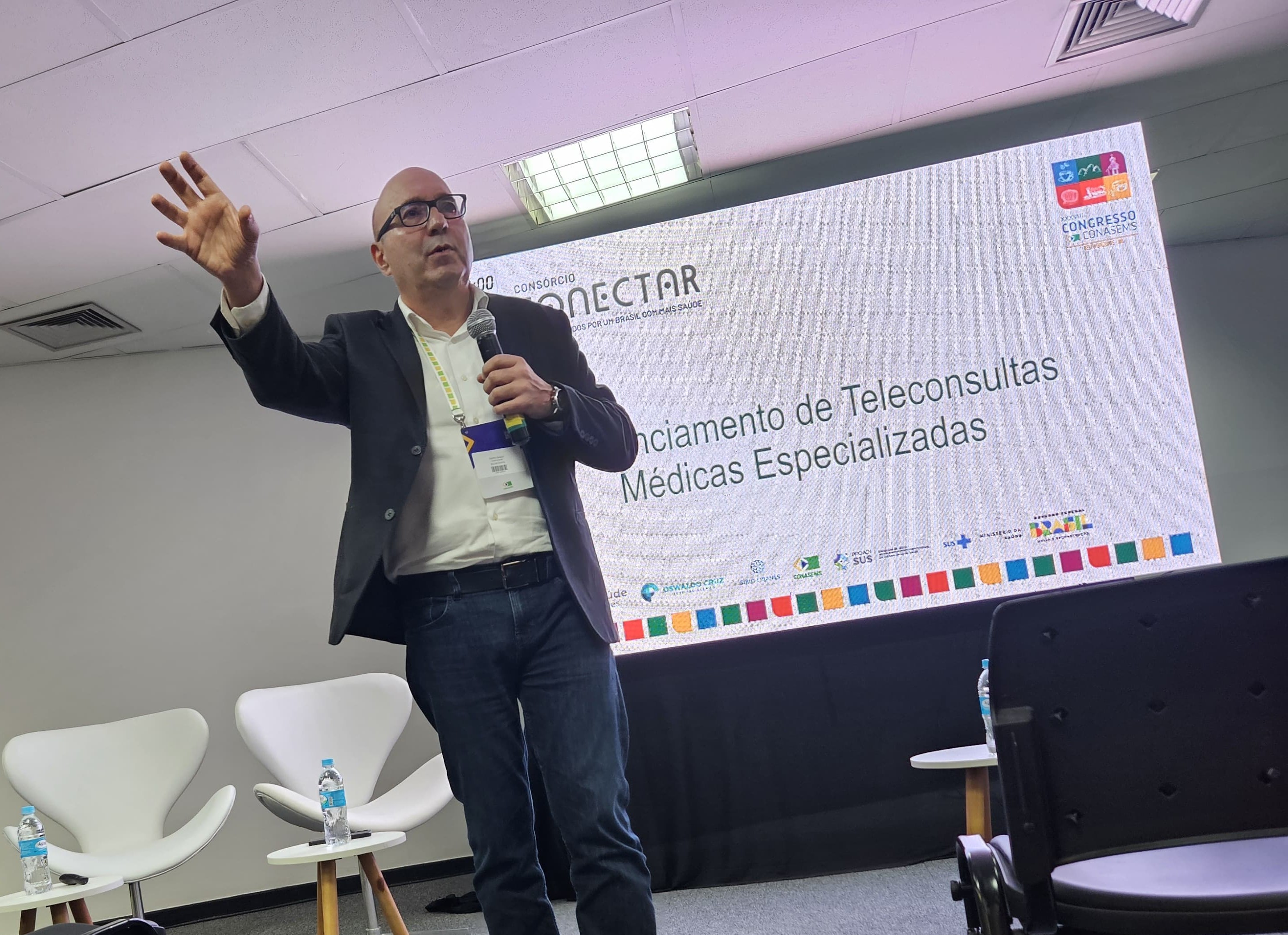Divulgação/FNP Dário Saadi fala durante congresso do Conasems em Belo Horizonte: modelo facilita expansão da saúde digital