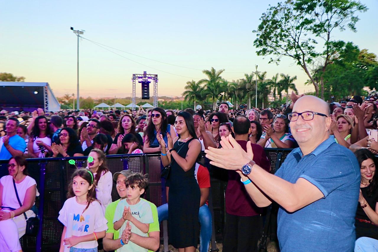 O prefeito Dário Saadi prestigiou o espetáculo