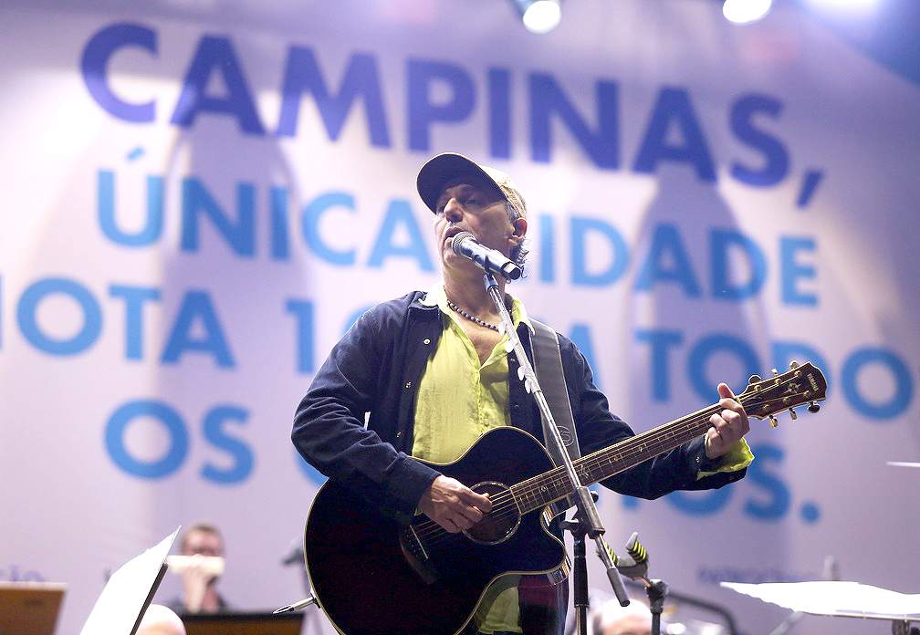 Adriano Rosa Artista trouxe repertório com sucessos consagrados