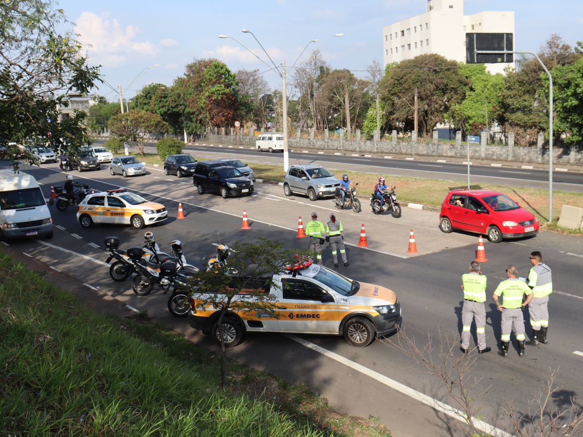 Objetivo é tirar de circulação veículos em condições irregulares, além de inibir e disciplinar os demais condutores