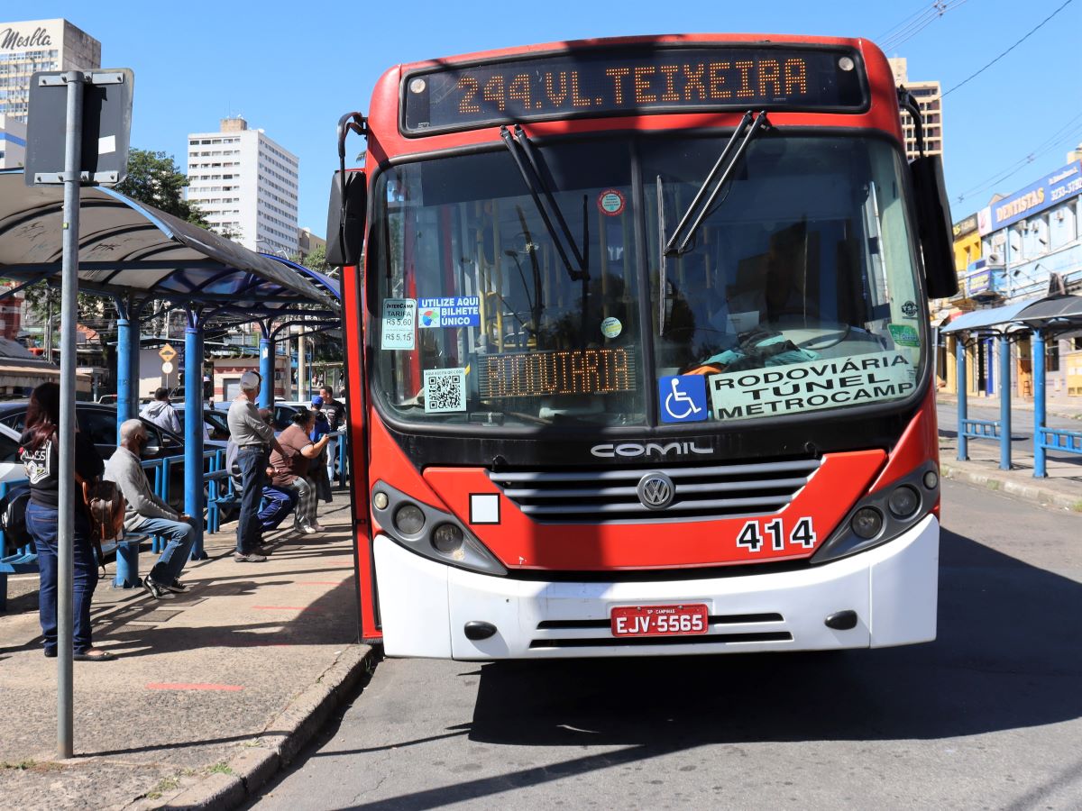 Lina 244 que serve da Vila Teixeira ao Shopping Dom Pedro: alteração