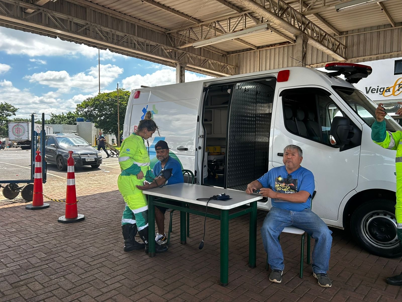 Motoristas receberam orientações e puderam aferir pressão arterial