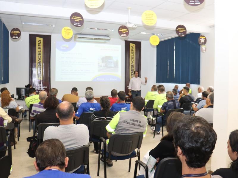 Treinamento das equipes que vão orientar a população foi nesta semana