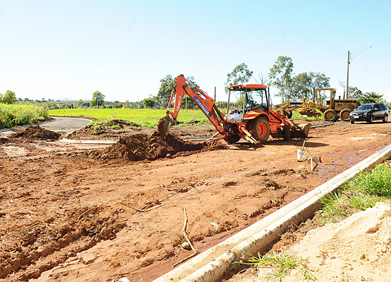 Maquinário de terraplanagem no Parque Via Norte