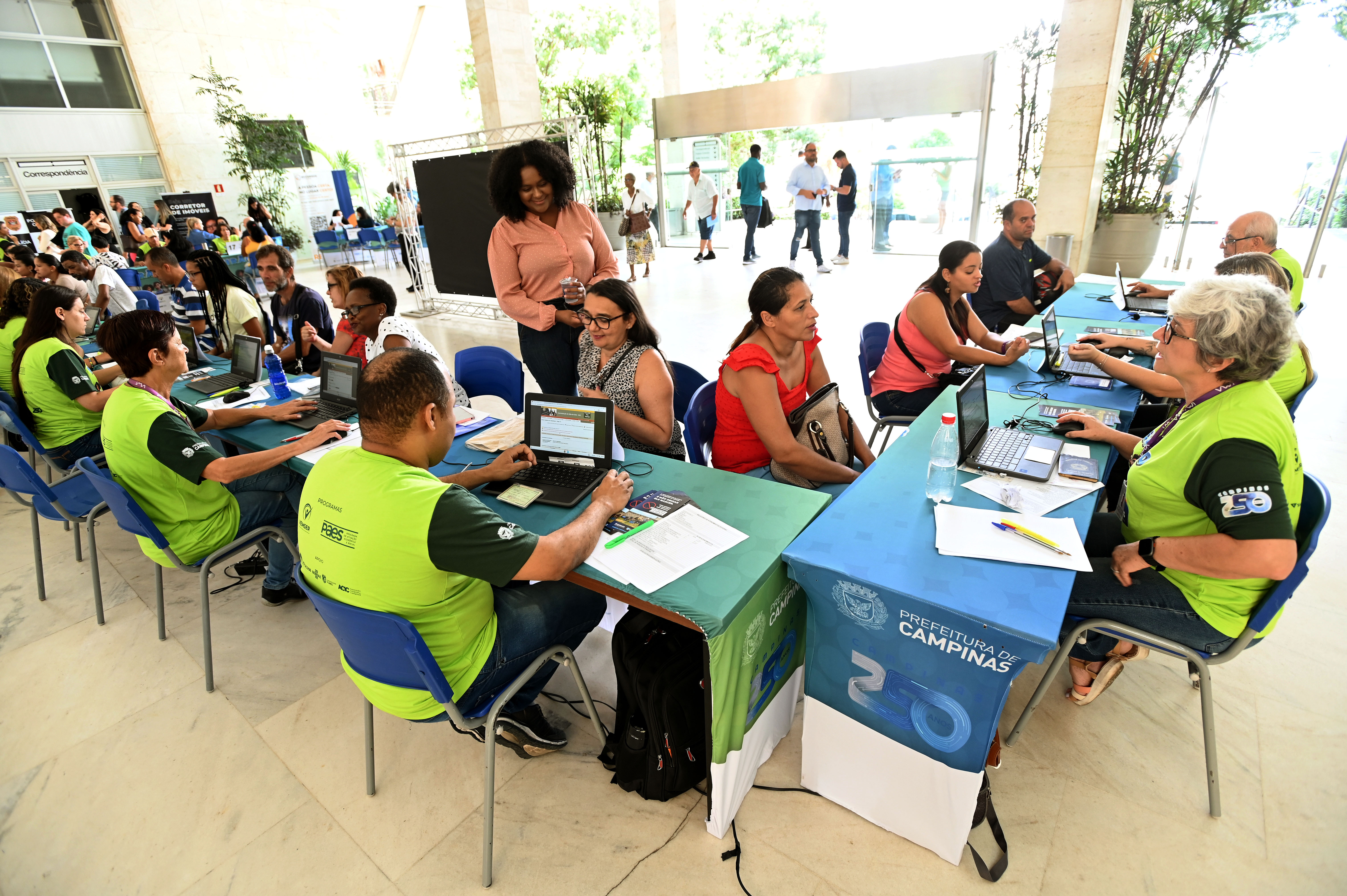 Trabalhadores já saem com cartas de encaminhamento para participar de processos seletivos