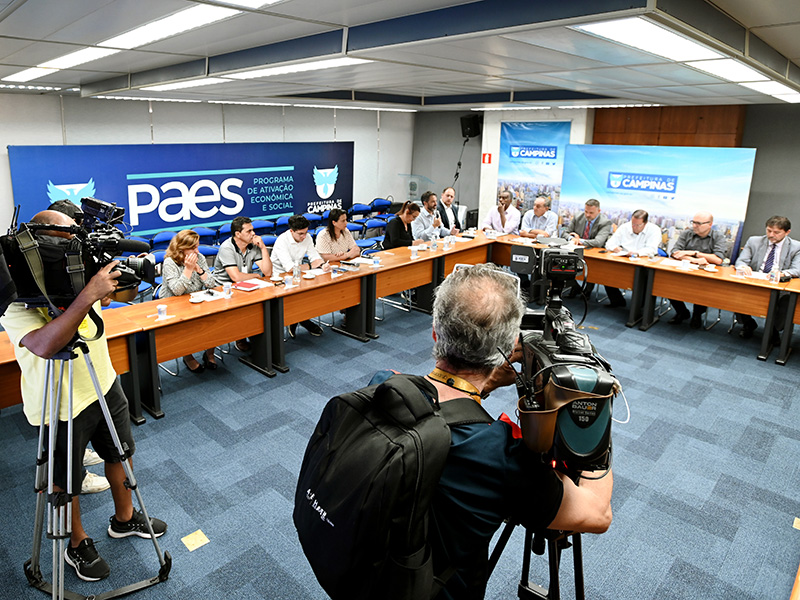 Reunião na Sala Azul contou com a presença de representantes de escolas e do poder público