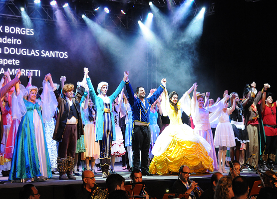 Atores amadores brilharam no espetáculo