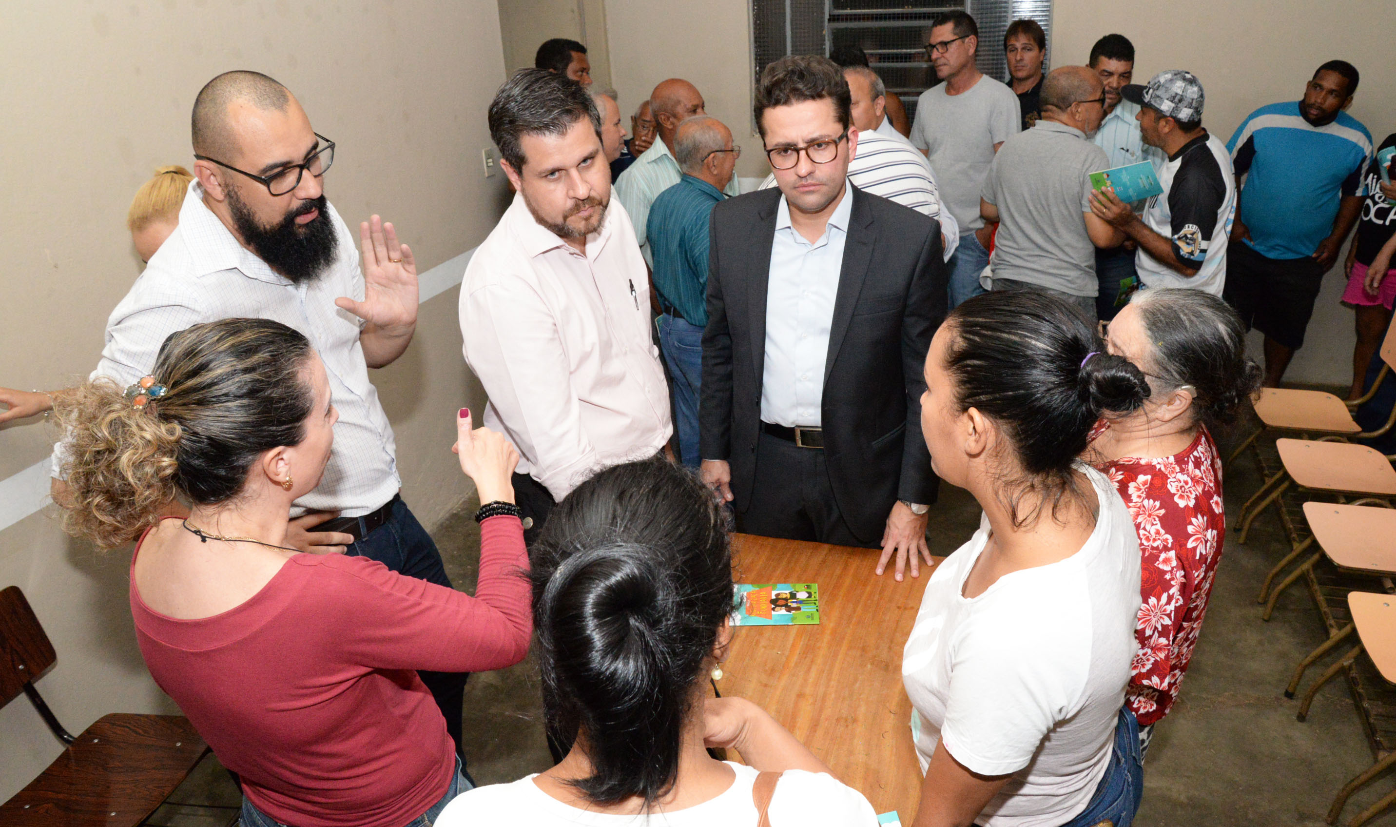 Ferreira e Riverete conversam com a comunidade