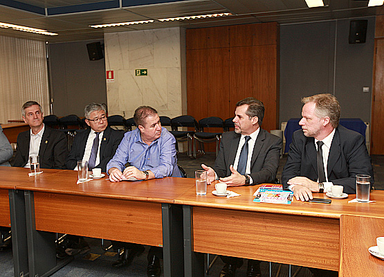 Reunião entre prefeito e representantes do setor de beleza de Campinas