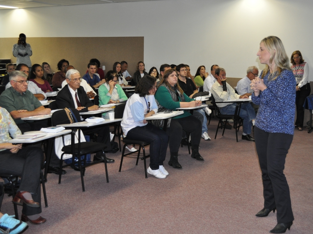 Mestre em Psicologia Eucacional, Lívia Maria Silva Licciardi discorre sob