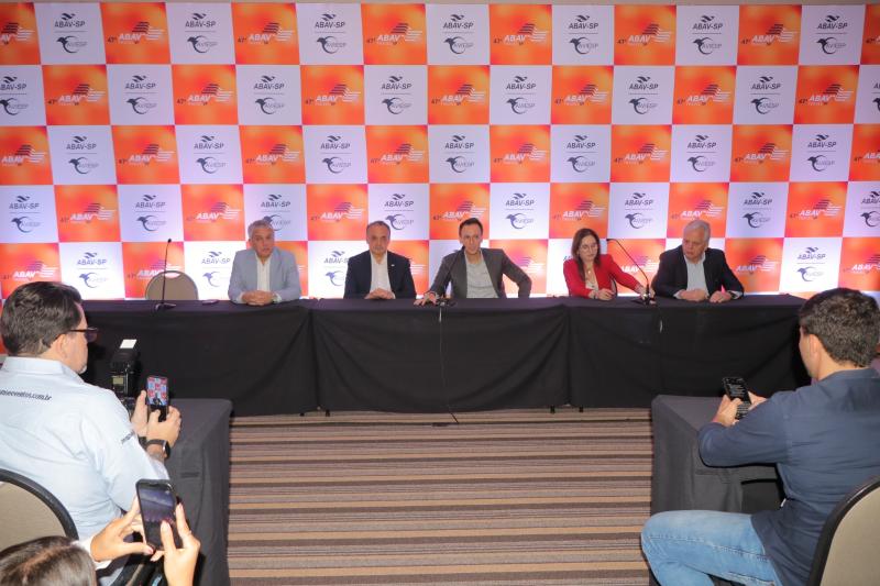 Autoridades e representantes do setor participaram das discussões