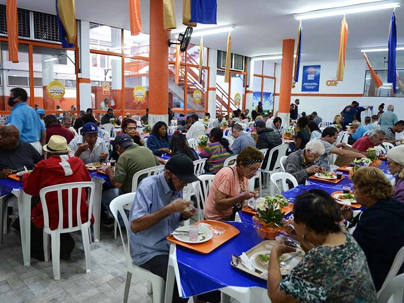 Espaço decorado para o almoço de aniversário