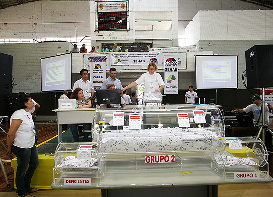 Prefeitura, Cohab e Sehab realizam sorteio de imóveis do PMCMV