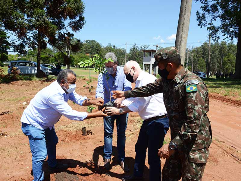 Presidente da FJPO, secretários do Verde e de Trabalho e Renda e membros da Brigada participaram