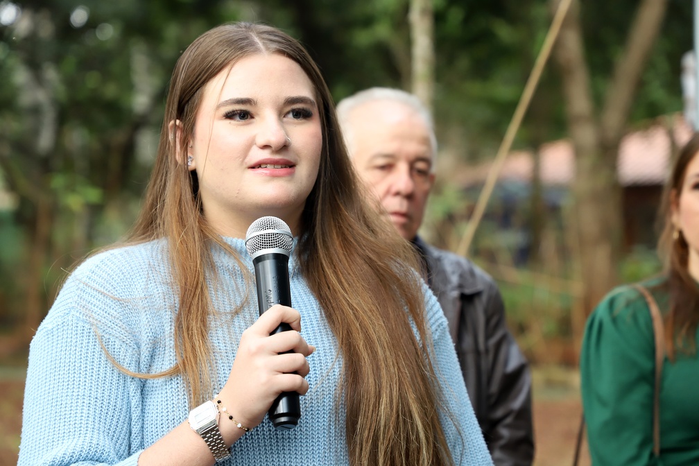 Fernanda Sunega A neta de Walmir Geraldi, homenageado com o nome da praça, discursou no evento