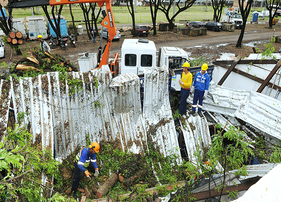 Danos a materiais também foram registrados