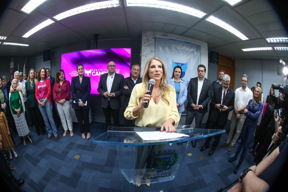 Rogério Capela Alessandra Herrmann fala durante cerimônia de posse: "Momento histórico para Campinas"